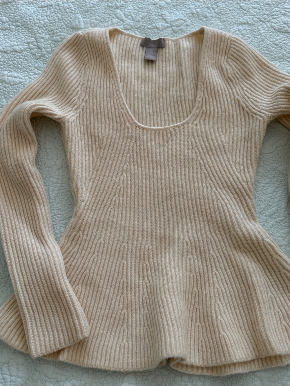 H&M Stunning Ribbed Scoop-Neck Peplum Sweater M looks $$$
